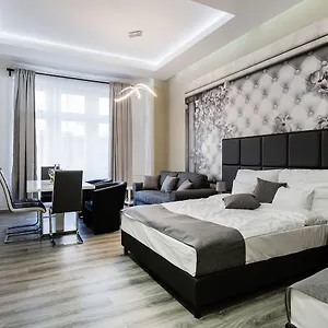 A Golden Star Modern Luxury And , Boedapest Hongarije
